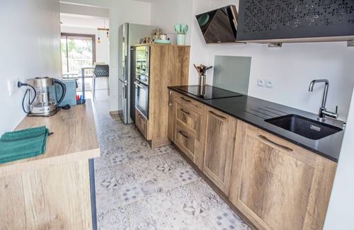 Cassis Apartment | JUNGLE LUXURY FLAT WITH BALCONY AND PRIVATE PARKING IN CASSIS CENTER+WIFI