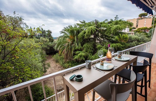 Cassis Apartment | JUNGLE LUXURY FLAT WITH BALCONY AND PRIVATE PARKING IN CASSIS CENTER+WIFI