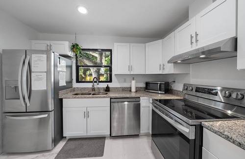 Flora Villa House | Jungle Nook | Waterfront + Grill!