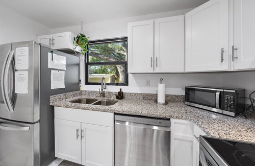 Flora Villa House | Jungle Nook | Waterfront + Grill!
