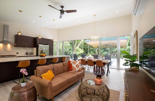 Valle Pura Vida Villa | Jungle Treehouse, Private Preserve, 5 Min to Beach