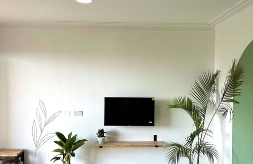 Kampala House | JungleB - 2 Bed 2 Bath 5 mins to Makerere Uni