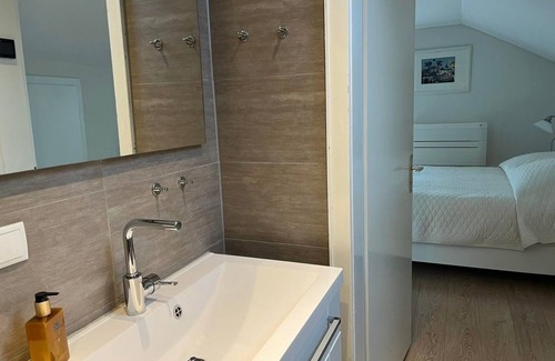 Neustadt an der Weinstrasse Bed & Breakfast | Junior Suite, Dusche, WC, Balkon - Fewo-nuwenstat
