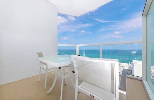 Mid Beach Apartment | Junior Suite @ FontaineBleau w/Direct Ocean Views