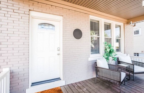 Oakley House | Juniper Hyde Park: 3B House Walk to HP Square, Wasson Trail