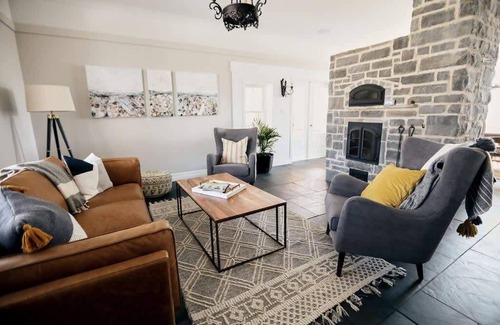 Frontenac House | Juniper Lakehouse - Luxury waterfront retreat