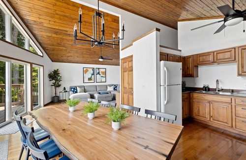 Paw Paw Lake House | Juniper Presents: Deluxe Vacay on Bluff Overlooking PawPaw Lke, Elegant+Comfy