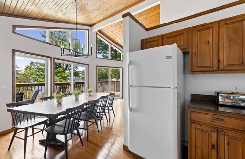 Paw Paw Lake House | Juniper Presents: Deluxe Vacay on Bluff Overlooking PawPaw Lke, Elegant+Comfy