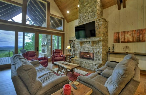 Ridgeline Vistas House | Jupiter On The Mountain w Stunning Views, Hot Tub