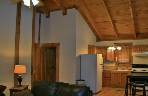 Slade Cabin | Just 1 mile from Natural Bridge State Park!
