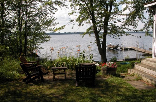 Swanton Cottage | Just 50 feet from Lake Champlain
