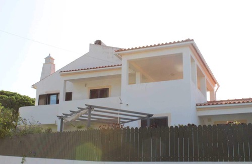 Sesmarias House | Just 500m from a beautiful Sandy Beach! Private Villa with Pool, BBQ, Sea View.