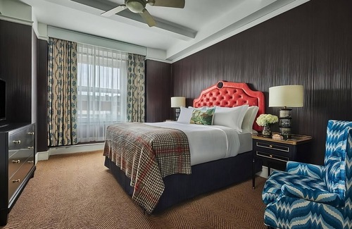 Downtown House | Just a Quick Drive to Roger Williams Park Zoo! 3 Relaxing Accommodations!