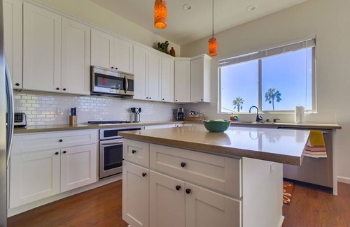 Townsite House | Just Blocks To The Beach W Panoramic Ocean Views, Brand New Spanish Town home