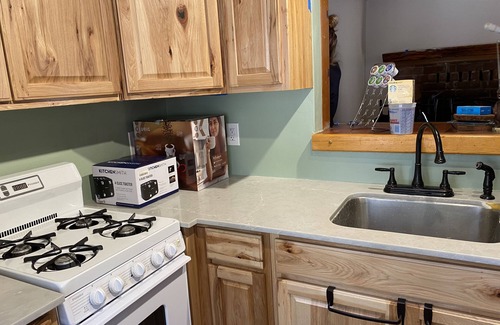 Moonridge Cabin | JUST FOR 2! NEAR ENTERTAINMENT/RESTAURANTS - HOT TUB - FIRE PIT - BBQ & A/C