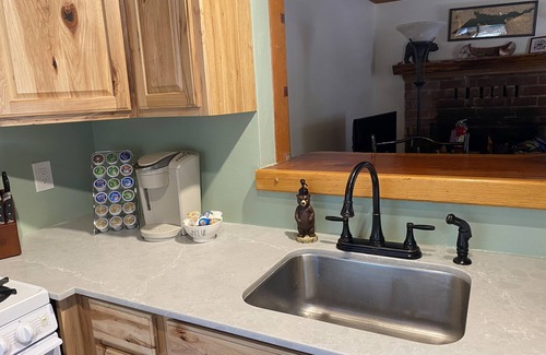 Moonridge Cabin | JUST FOR 2! NEAR ENTERTAINMENT/RESTAURANTS - HOT TUB - FIRE PIT - BBQ & A/C