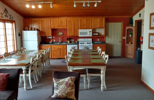 Suamico House | Just Like Home, Private Rooms, Sleeps 16(No Bunk Beds), 13 Miles To Lambeau