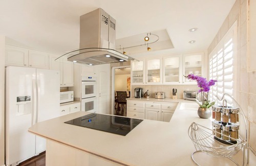 Canyon Gate House | Just Listed! - Beautiful 4 Bed 3 Bath Close To Strip W/pool/spa/gameroom