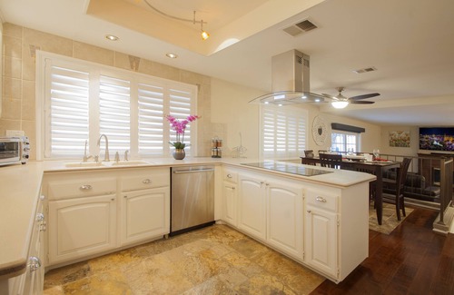 Canyon Gate House | Just Listed! - Beautiful 4 Bed 3 Bath Close To Strip W/pool/spa/gameroom