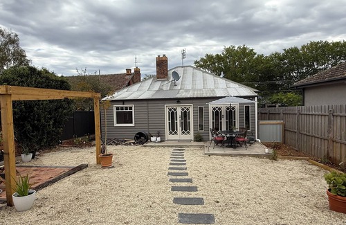 Lake Wendouree House | Just off the beautiful Lake Wendouree, fully fenced, dog friendly, air cond