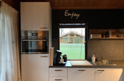 Gramsbergen Ski Chalet | Just Relax , 6 Persoons Comfortabel, Gezellig Vakantiehuis, met Veel Vertier