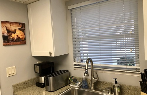 Harbor Beach Apartment | Just Renovated -1BR 1Bath,Pool,Parking,5 min walk 2 Beach 1