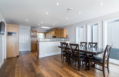White Rock House | Just steps from the beach! East Beach White Rock!