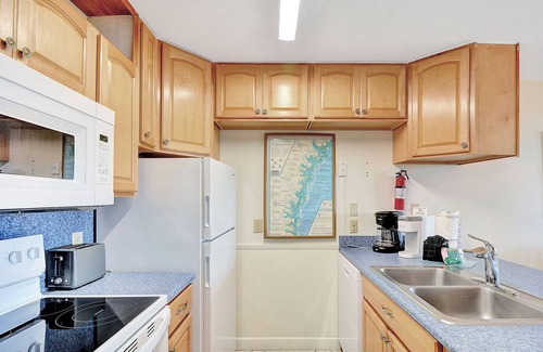 Jekyll Island Condo | Just steps to the beach - Villa 107!