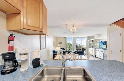 Jekyll Island Condo | Just steps to the beach - Villa 107!