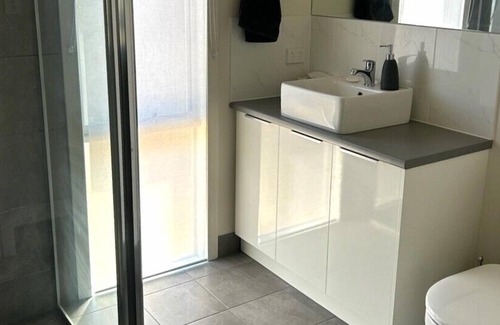 Warrenben Hotel | Justashaq, Marion Bay