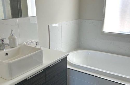 Warrenben Hotel | Justashaq, Marion Bay