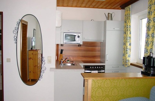 Thomatal Apartment | Königstuhl/living/bedroom/shower - Ferienwohnungen Almsonne