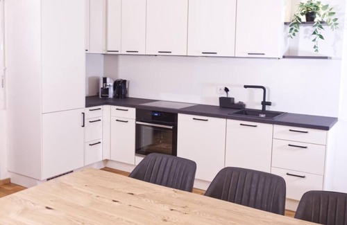 Kaprun Apartment | Kürzlich Renovierte 3-bett-ferienwohnung mit Garten und Blick auf den Gletscher