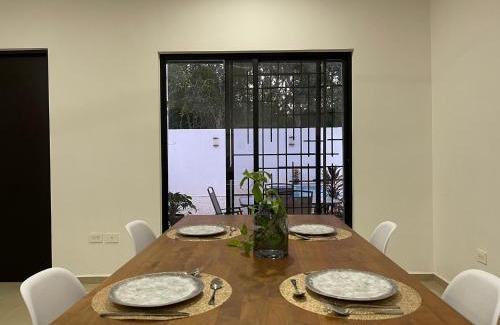Merida House | Kaab: Exclusividad y confort en un oasis vacacional con piscina