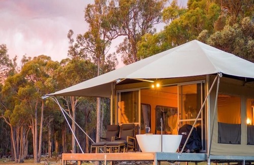 Kangaroo Gully Ski Chalet | Kaarta - Where Sunsets Ignite the Soul. Named for its hilltop majesty (Noongar for "scarp"), unveils a panorama that steals your breath.