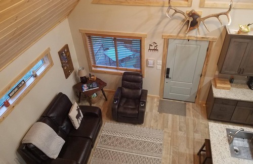 Ashton House | Kabino: River Run Cabin on Henry's Fork, Fire Pit, perfect fishing trip!
