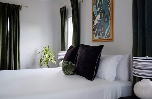 Wailuku Bed & Breakfast | Kahili Suite - Your Wailuku Escape