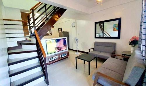Tacloban Apartment | Kaitleen Home Stay Door 2