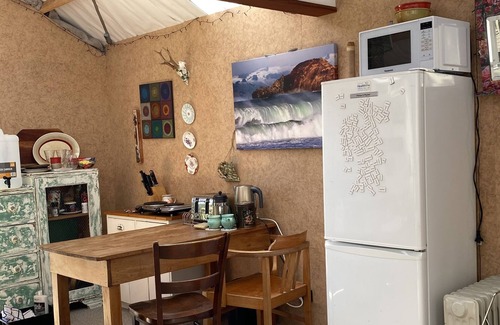 Kakanui Cabin | Kakanui Boatshed - FUNKY WEE GLAMPING CABIN: cosy for two.