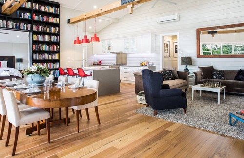 Bargo House | Kalinya Estate, Homestead, Lodge & Barn -Sleeps 34
