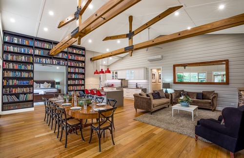 Bargo House | Kalinya Estate, Homestead, Lodge & Barn -Sleeps 34