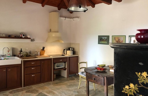 Kali Vrysi House | Kalivi Elena, a traditional, restored stone house in Platanias, Pelion.