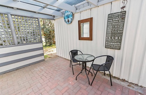 Raymond Island House | Kambera House - Quaint 3 bedroom holiday accommodation close to the water