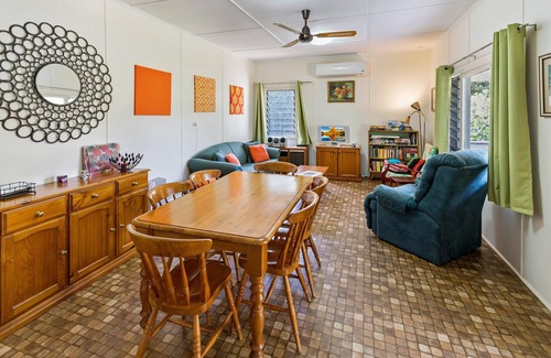 Raymond Island House | Kambera House - Quaint 3 bedroom holiday accommodation close to the water