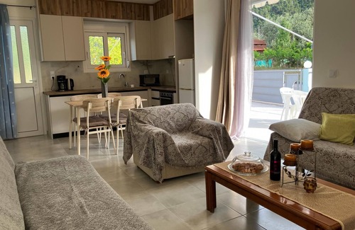 Kamena Vourla Apartment | Kamena Home Apartment in Kamena Vourla