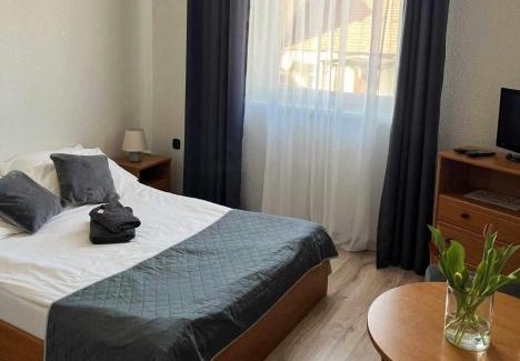 Opalenica Bed & Breakfast | KAMIENICA Pokoje & Restauracja