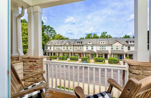Umstead House | Kamp Koral - Walk to Umstead; 5 Mi. to Airport; Lenovo Center; 2 Kings; Quiet