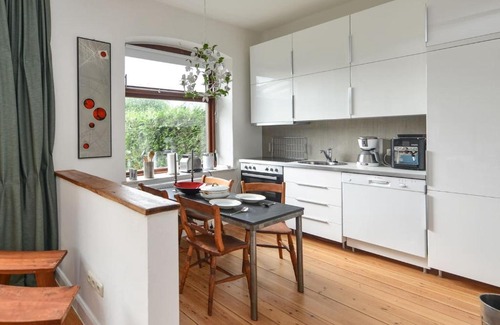 Sehestedt Apartment | Kanalvilla - Urlaub am Nord-Ostseekanal - zwei Ferienwohnungen im Angebot- eine im Dachgeschoss und eine Wohnung mit Garten