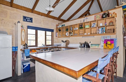 Dawesville House | Kangaroo Cottage – Beachside Escape in Dawesville
