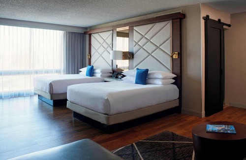 Waldron Hotel | Kansas City Airport Marriott